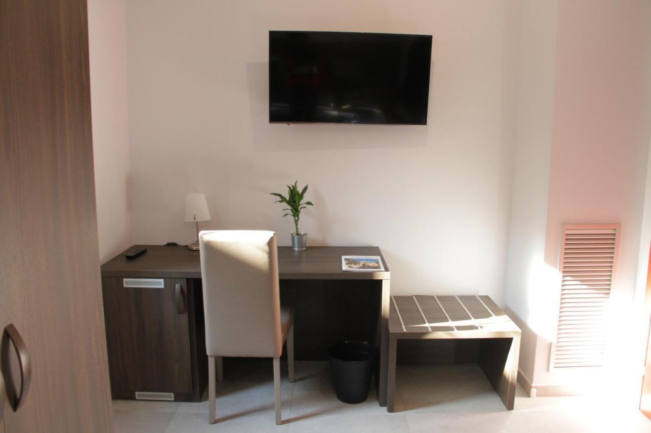 Easyroom Frosinone - Casello Autostradale Exteriör bild